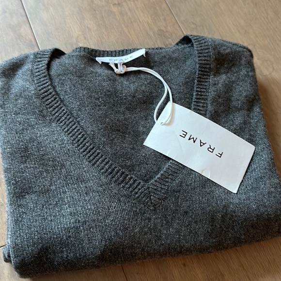 FRAME NWT $448 V-Neck 100% Cashmere Sweater - Picture 1 of 6